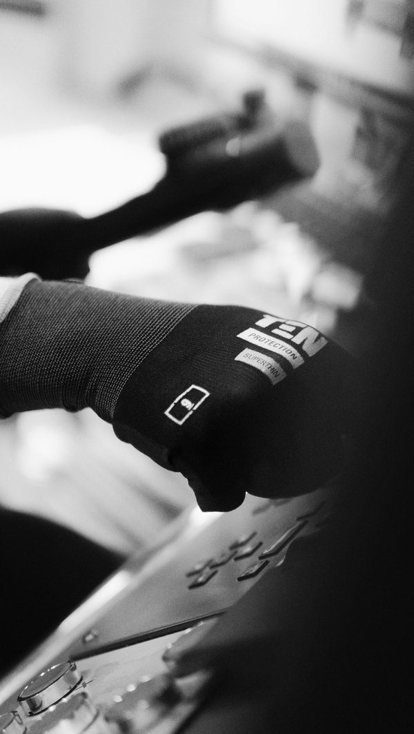 Comment choisir des gants tactiles pour une tenue hivernale chic?